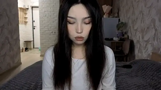 Qwami Amie online show from June 27, 6:18 am