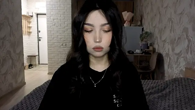 Qwami Amie online show from June 29, 6:19 am