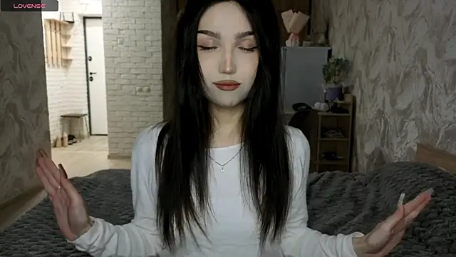 Qwami Amie online show from July 1, 1:24 pm
