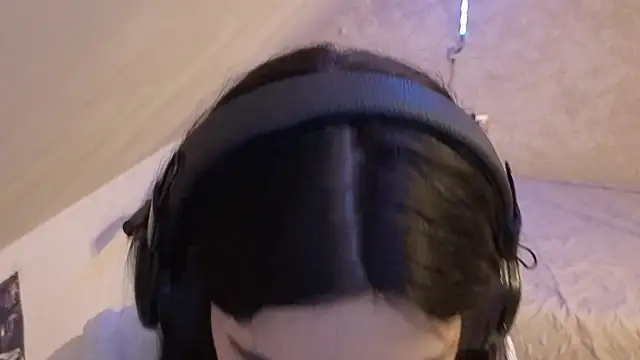 KizzieSchronce online show from February 10, 11:58 am