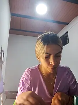 Snapshot of Evangeline_Bonnet chatting on March 22, 1:42 am Evangeline Bonnet online show from March 22, 1:42 am