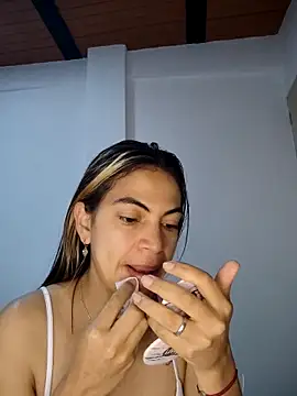 Snapshot of Evangeline_Bonnet chatting on April 7, 10:15 am Evangeline Bonnet online show from April 7, 10:15 am