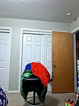 Snapshot of Rizzle9800 chatting on February 12, 7:47 am Rizzle9800 online show from February 12, 7:47 am