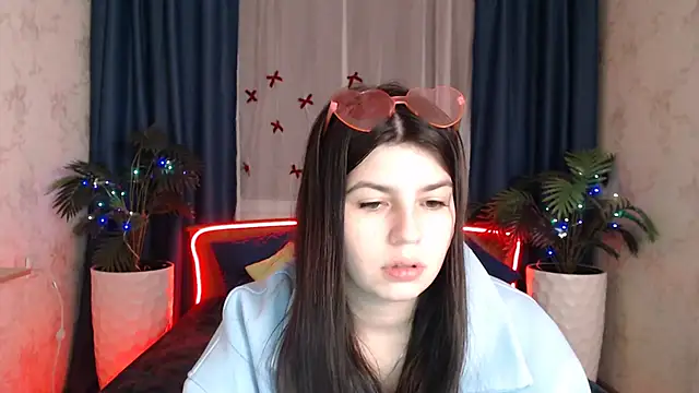 KisaModel online show from December 20, 1:18 pm