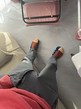 qwe522522 online show from January 9, 8:17 am