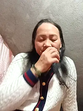 Luckyy03 online show from December 17, 3:01 am