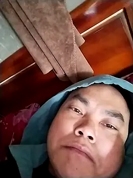 Luckyy03 online show from December 18, 6:52 am