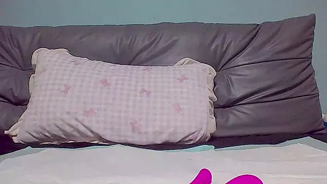 Snapshot of P-Pink chatting on January 10, 4:20 pm P-Pink online show from January 10, 4:20 pm