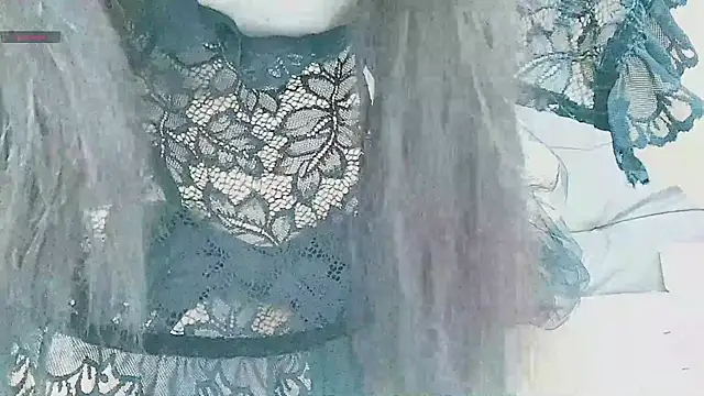 Snapshot of P-Pink chatting on March 24, 6:35 pm P-Pink online show from March 24, 6:35 pm