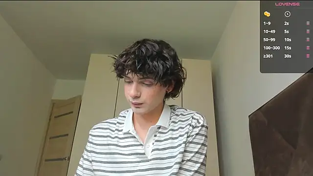 Snapshot of colestorm_ chatting on June 27, 4:06 am colestorm online show from June 27, 4:06 am