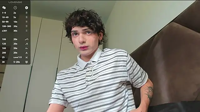Snapshot of colestorm_ chatting on July 10, 4:17 am colestorm online show from July 10, 4:17 am