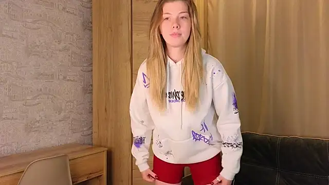 Snapshot of LumiaSolstice chatting on March 31, 4:18 pm LumiaSolstice online show from March 31, 4:18 pm