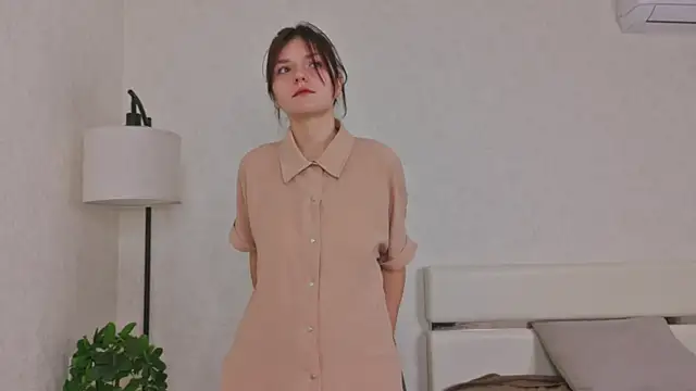 NyraVesperis online show from April 3, 6:55 am