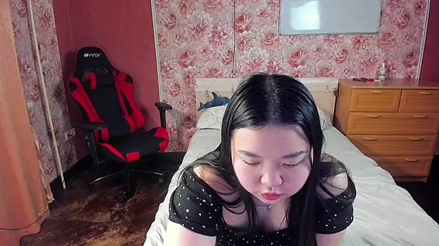 hungrybunny333 online show from December 17, 10:10 am