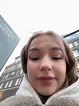 -teenytiny- online show from December 18, 12:55 pm