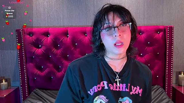 Shelly bat online show from May 11, 10:07 pm