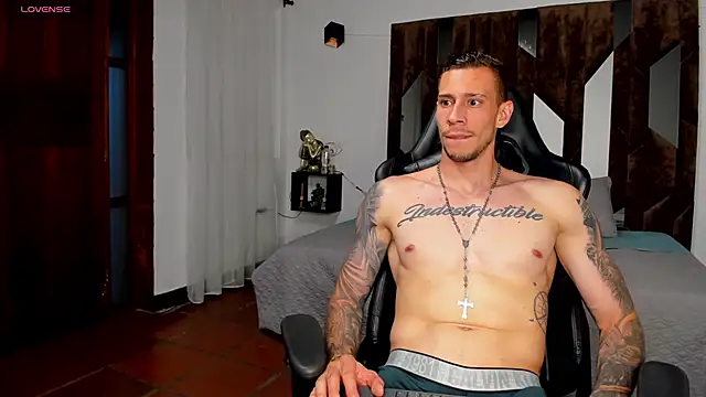 Snapshot of J_king__ chatting on February 17, 12:51 am J king online show from February 17, 12:51 am