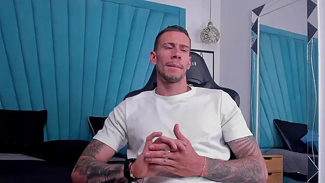 Snapshot of J_king__ chatting on February 28, 1:45 pm J king online show from February 28, 1:45 pm