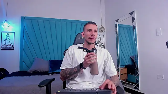 Snapshot of J_king__ chatting on March 12, 9:21 pm J king online show from March 12, 9:21 pm