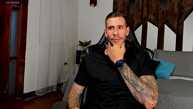 Snapshot of J_king__ chatting on March 25, 11:00 pm J king online show from March 25, 11:00 pm