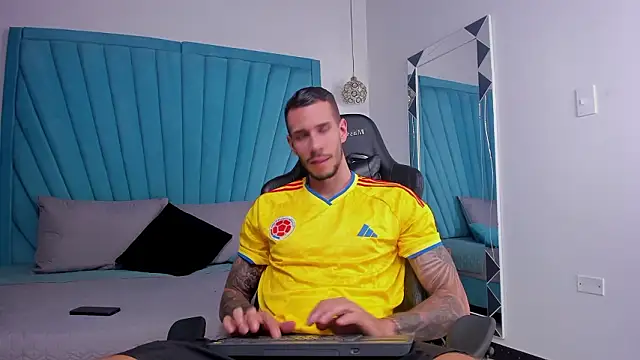 Snapshot of J_king__ chatting on March 26, 10:26 pm J king online show from March 26, 10:26 pm