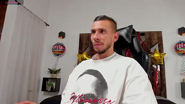 Snapshot of J_king__ chatting on May 3, 7:20 pm J king online show from May 3, 7:20 pm