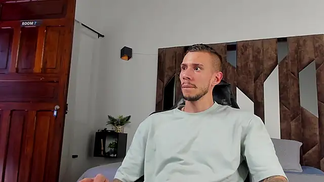 Snapshot of J_king__ chatting on May 20, 7:42 pm J king online show from May 20, 7:42 pm