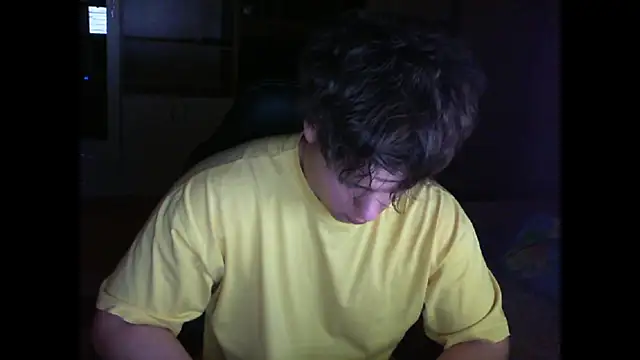 Snapshot of GymGuy0505 chatting on February 22, 12:23 am GymGuy0505 online show from February 22, 12:23 am