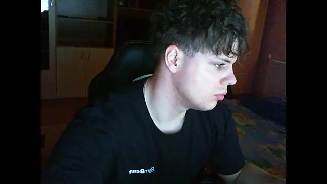 Snapshot of GymGuy0505 chatting on March 15, 9:04 am GymGuy0505 online show from March 15, 9:04 am