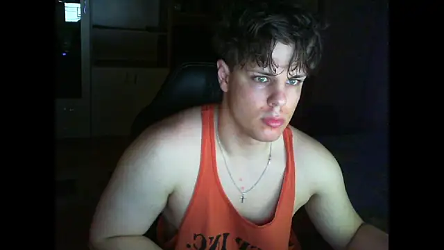 Snapshot of GymGuy0505 chatting on March 22, 12:03 am GymGuy0505 online show from March 22, 12:03 am