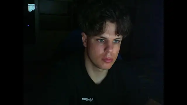 Snapshot of GymGuy0505 chatting on March 27, 10:53 pm GymGuy0505 online show from March 27, 10:53 pm