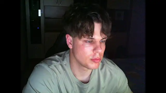 Snapshot of GymGuy0505 chatting on March 29, 8:20 pm GymGuy0505 online show from March 29, 8:20 pm