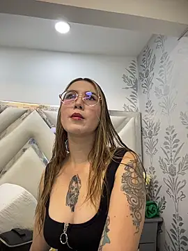 Annyhathatway online show from March 27, 9:14 pm