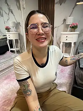Annyhathatway online show from May 16, 1:13 am