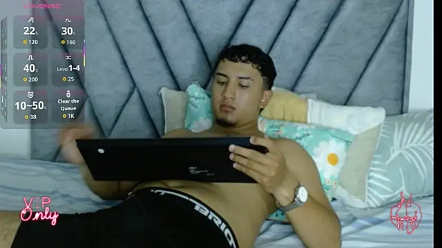 Snapshot of kyro_estrada chatting on February 26, 7:24 pm kyro estrada online show from February 26, 7:24 pm