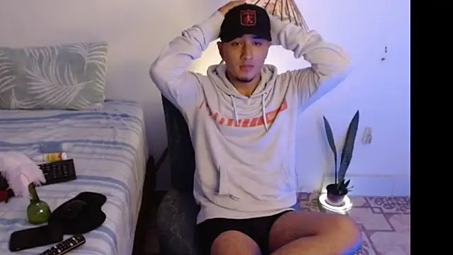 Snapshot of kyro_estrada chatting on March 3, 11:10 pm kyro estrada online show from March 3, 11:10 pm