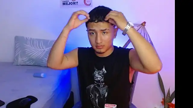 Snapshot of kyro_estrada chatting on March 5, 10:17 pm kyro estrada online show from March 5, 10:17 pm