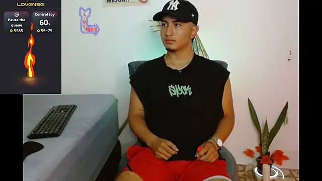 Snapshot of kyro_estrada chatting on March 7, 6:27 pm kyro estrada online show from March 7, 6:27 pm