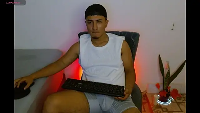 Snapshot of kyro_estrada chatting on March 9, 10:36 pm kyro estrada online show from March 9, 10:36 pm