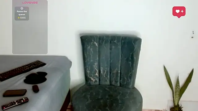 Snapshot of kyro_estrada chatting on March 18, 8:45 pm kyro estrada online show from March 18, 8:45 pm