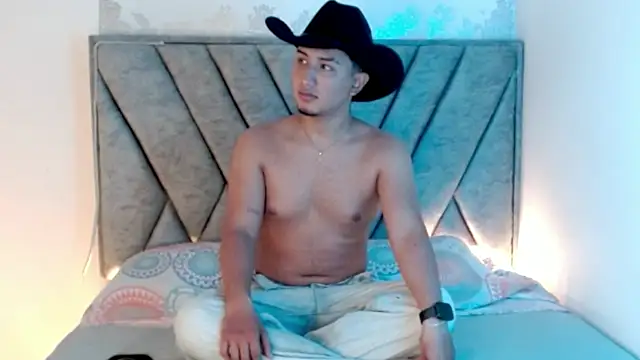 Snapshot of kyro_estrada chatting on March 24, 11:43 pm kyro estrada online show from March 24, 11:43 pm