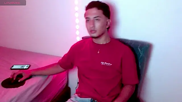 Snapshot of kyro_estrada chatting on April 1, 12:11 am kyro estrada online show from April 1, 12:11 am