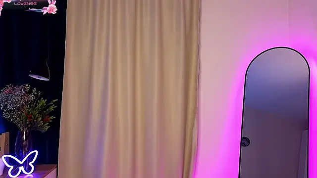 Snapshot of natur_ella chatting on February 10, 1:04 pm natur ella online show from February 10, 1:04 pm