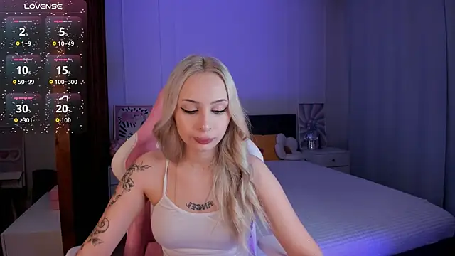 Snapshot of LanaMiracle chatting on January 6, 4:05 am LanaMiracle online show from January 6, 4:05 am