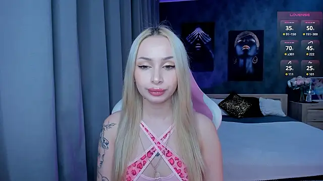 Snapshot of LanaMiracle chatting on February 5, 3:55 am LanaMiracle online show from February 5, 3:55 am