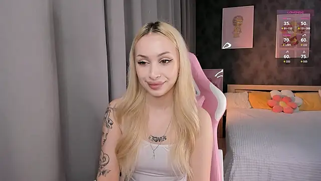 Snapshot of LanaMiracle chatting on March 2, 5:08 am LanaMiracle online show from March 2, 5:08 am