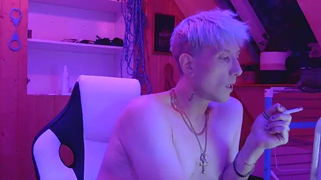 AskAveryAnything online show from April 27, 9:13 pm