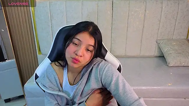 Sofi Adams Tx online show from December 17, 1:39 pm