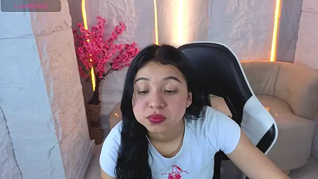 Sofi Adams Tx online show from December 18, 1:06 pm