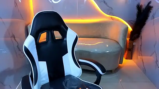 Sofi Adams Tx online show from January 31, 7:56 pm